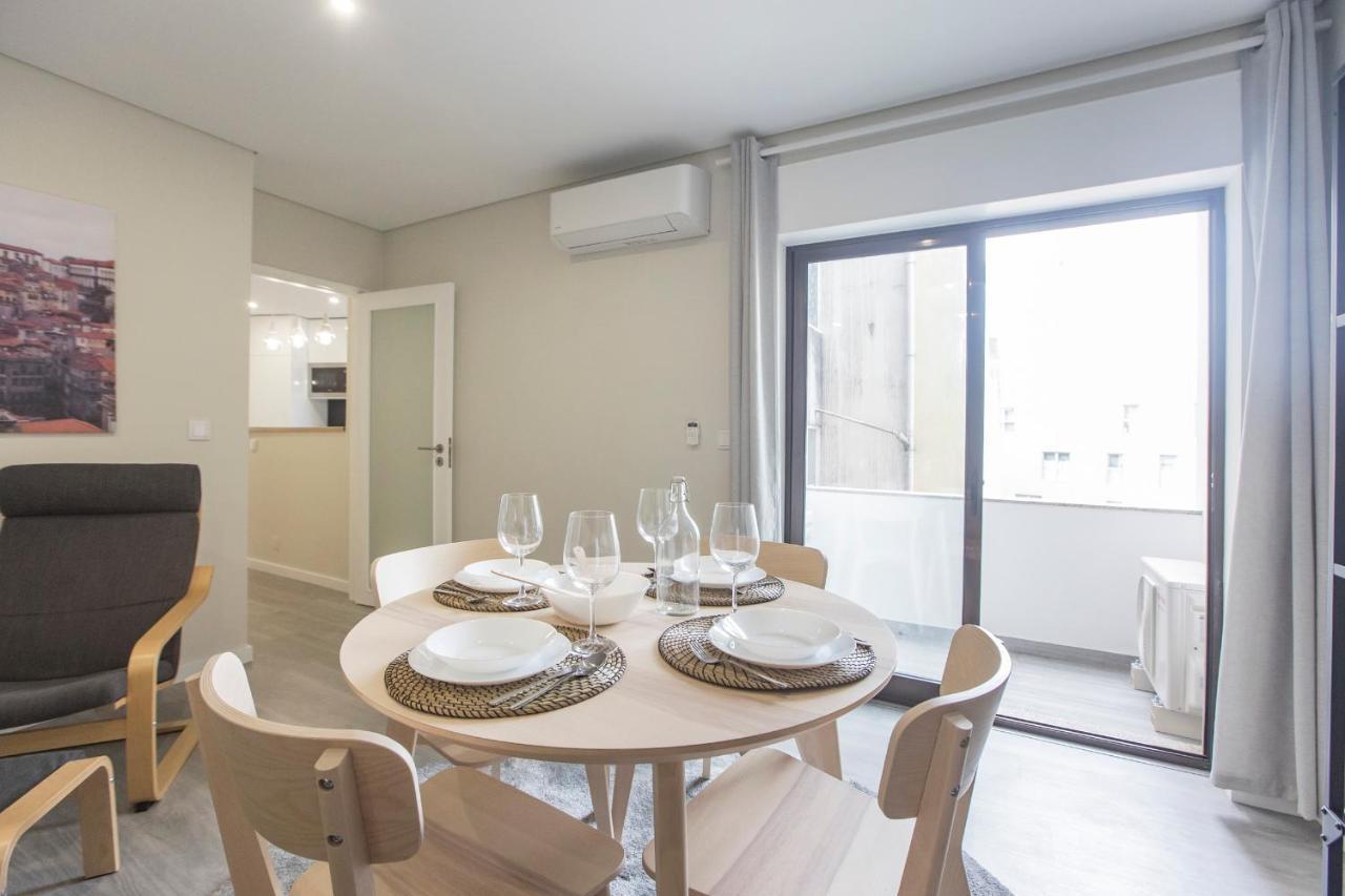2Br Flat W/ Ac & Great Views By Lovelystay บีลาโนวาเดกายา ภายนอก รูปภาพ
