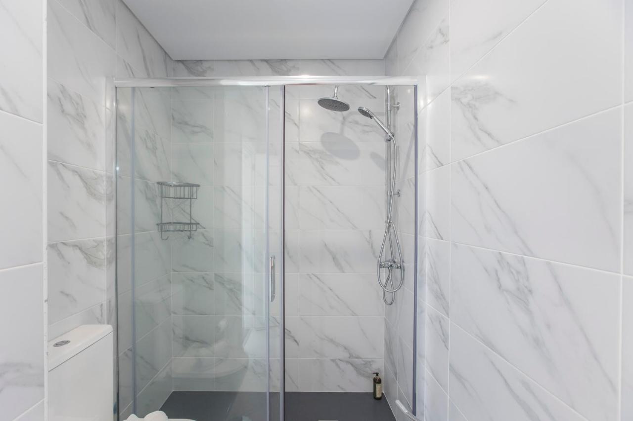 2Br Flat W/ Ac & Great Views By Lovelystay บีลาโนวาเดกายา ภายนอก รูปภาพ