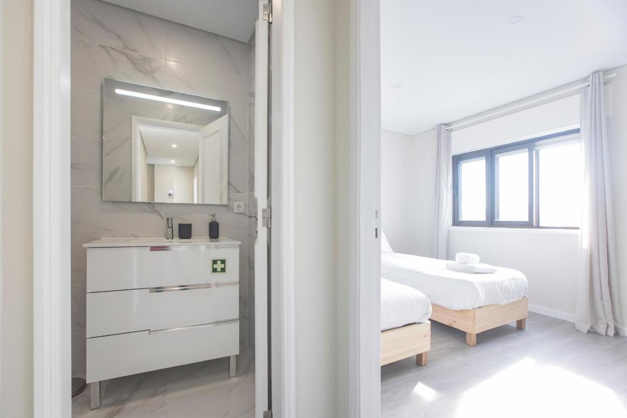 2Br Flat W/ Ac & Great Views By Lovelystay บีลาโนวาเดกายา ภายนอก รูปภาพ