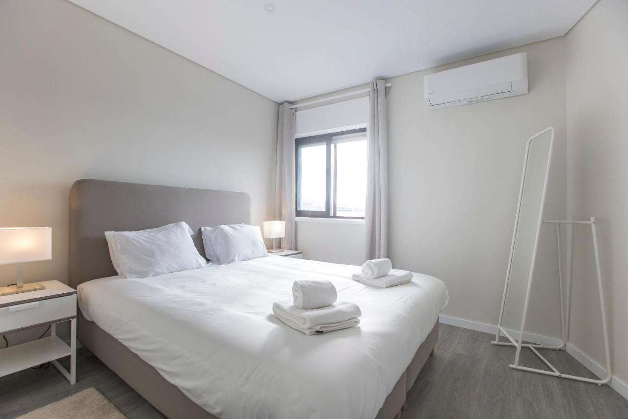 2Br Flat W/ Ac & Great Views By Lovelystay บีลาโนวาเดกายา ภายนอก รูปภาพ