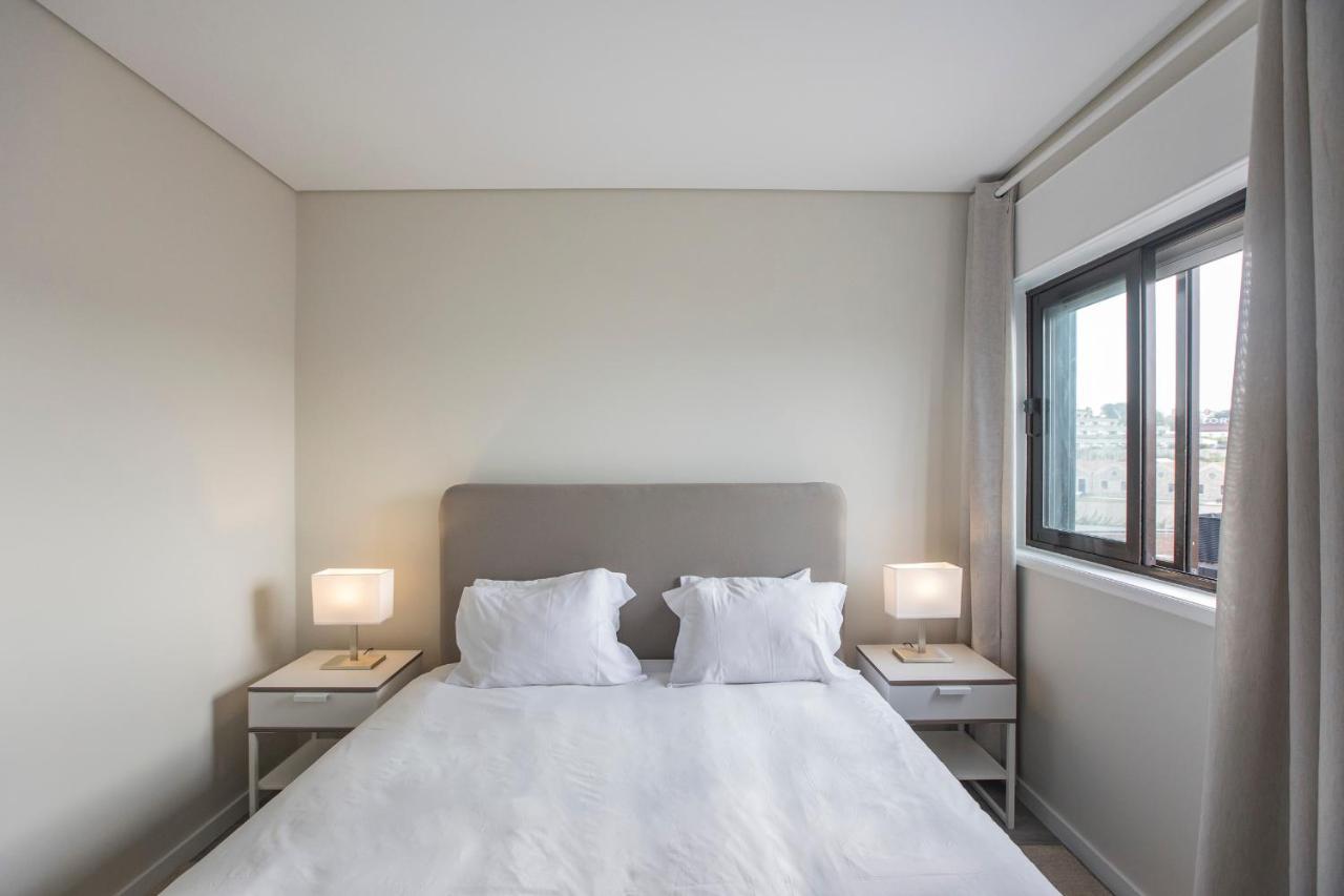 2Br Flat W/ Ac & Great Views By Lovelystay บีลาโนวาเดกายา ภายนอก รูปภาพ