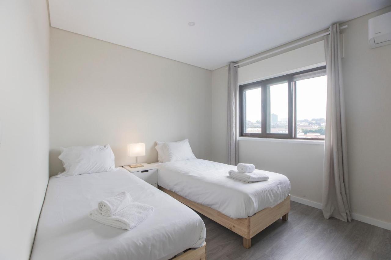 2Br Flat W/ Ac & Great Views By Lovelystay บีลาโนวาเดกายา ภายนอก รูปภาพ